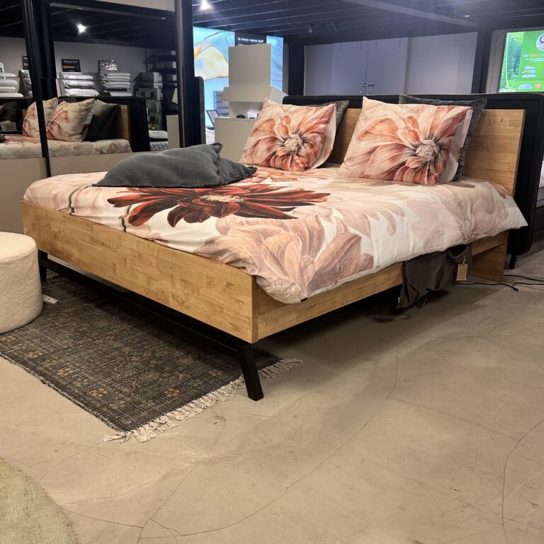 Steel & Stockings massief houten ledikant 180×200 25% Korting