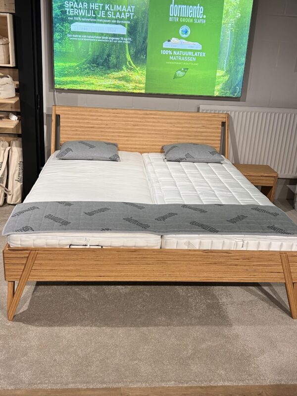 Showmodellen houten ledikant