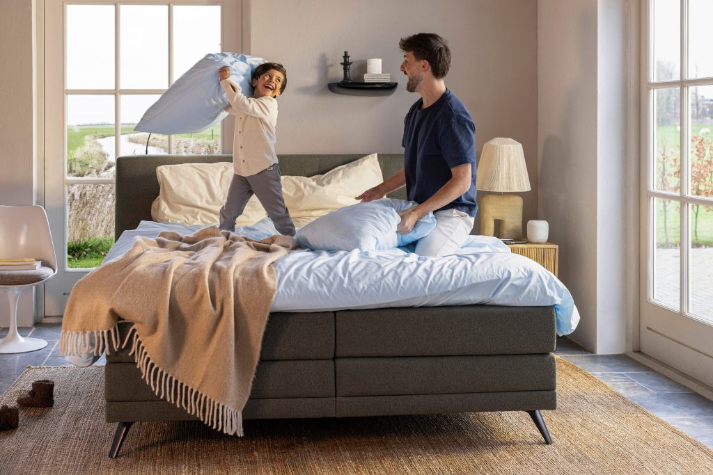 Avek bed Fier